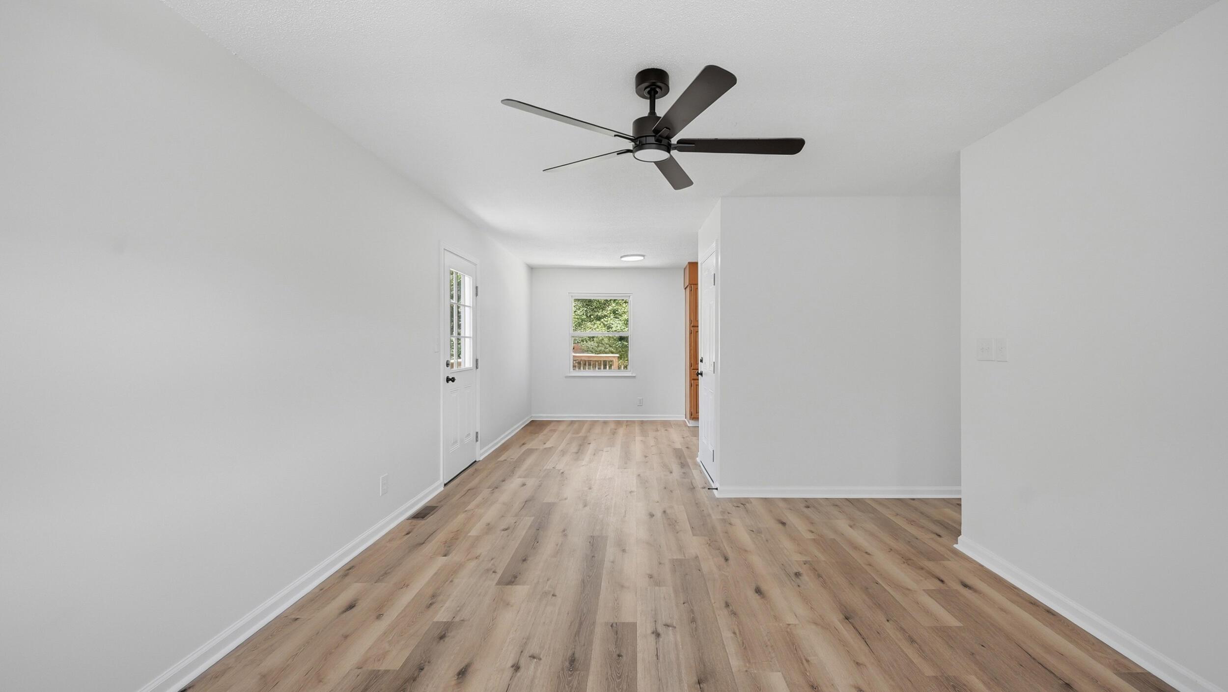 Image 4: 6_2387 glengerrie dr-5