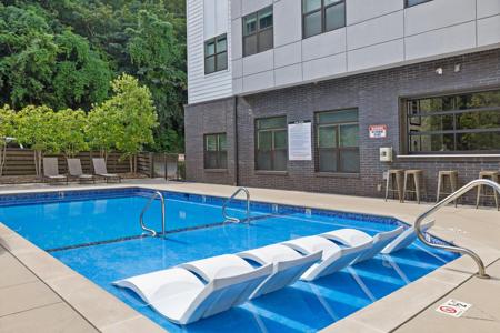 782 Riverfront Parkway