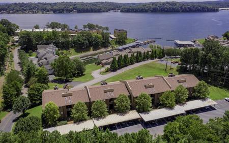 4319 Lakeshore Lane
