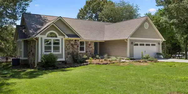Image 2: 4-257 McArthur Ln - 004
