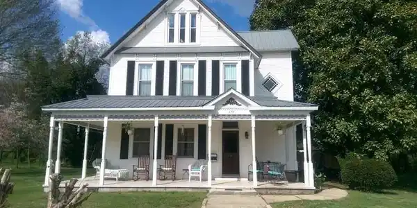 374 4th Ave