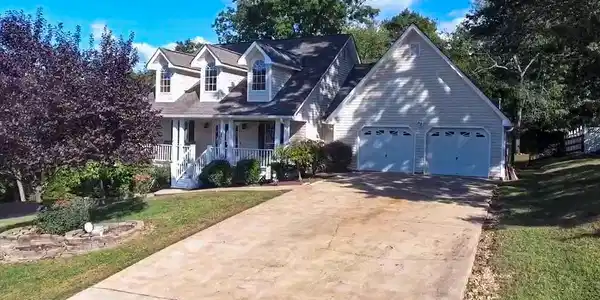 2607 Chimney Lake Circle