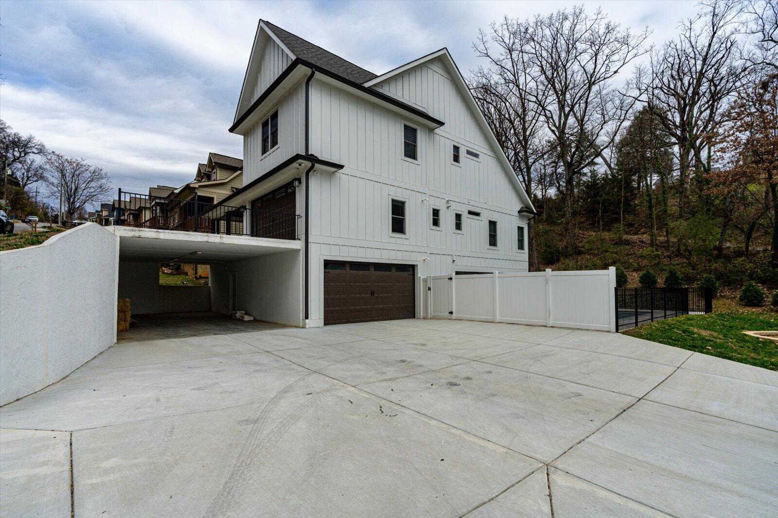 Image 3: 03-306 Oliver St-3