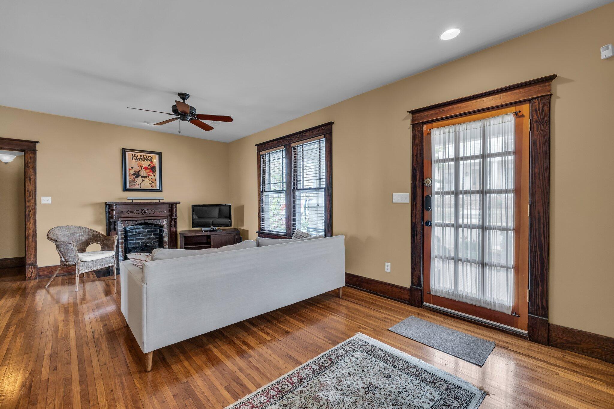 Image 4: 32-web-or-mls-212-jarnigan-ave