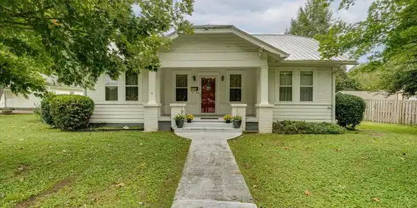 144 7th Avenue