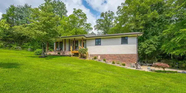 2207 Driftwood Road