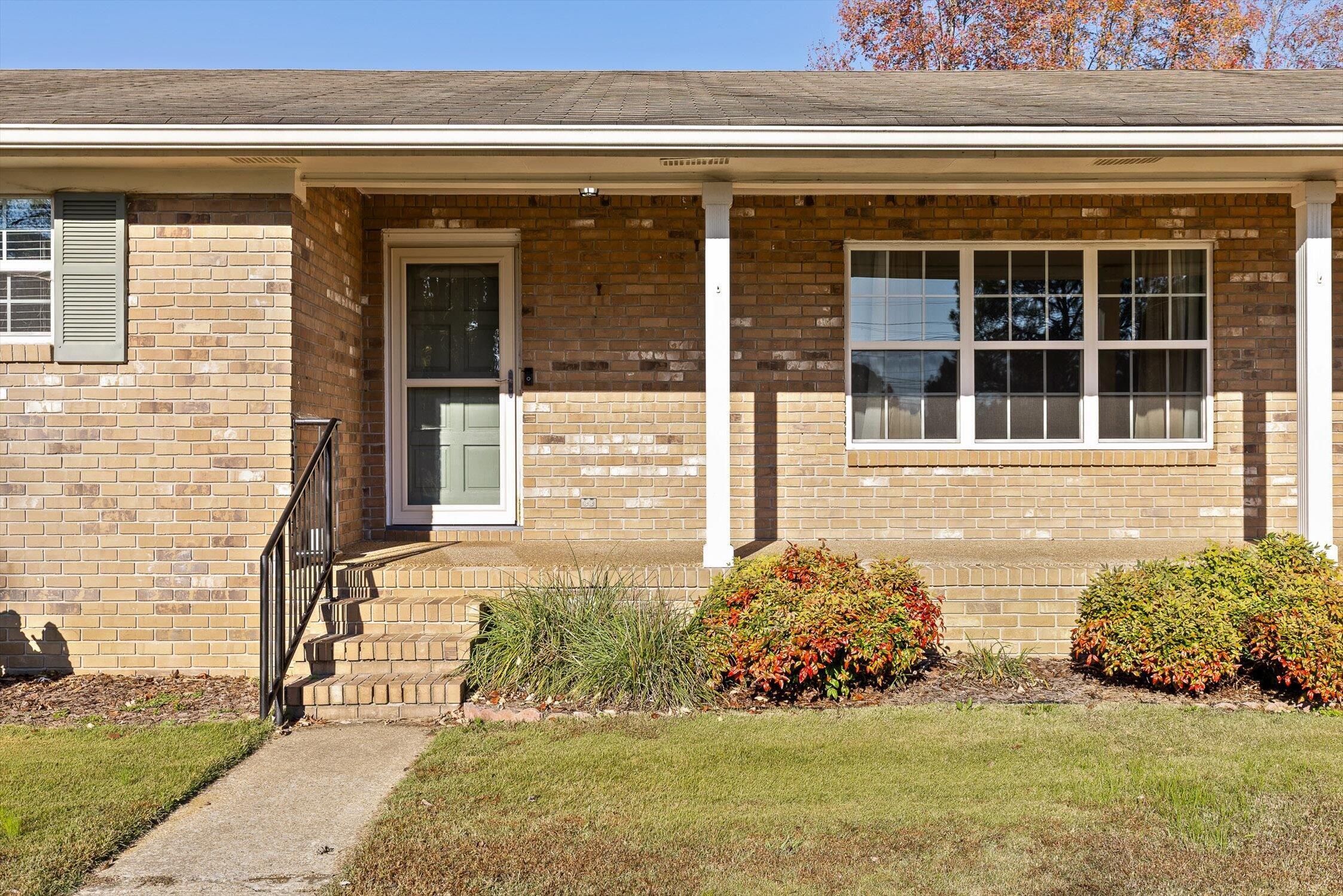 Image 4: 04-Hixson-4