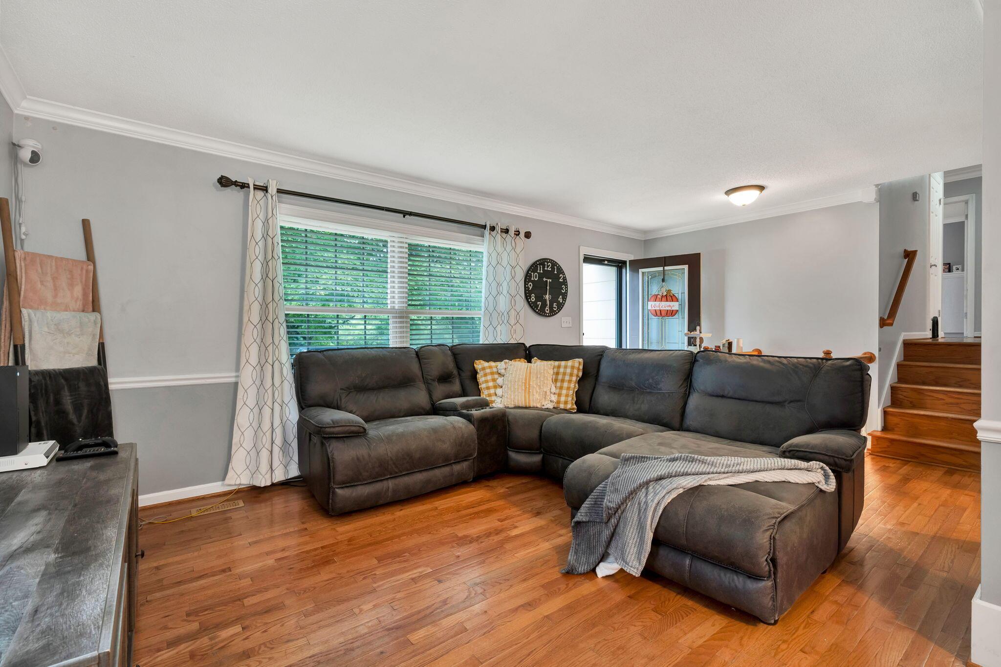 Image 2: 26-web-or-mls-DSC03612