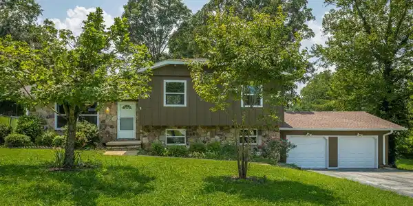 9211 Village Wood Dr