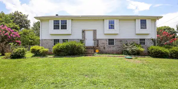 1906 Bay Hill Dr