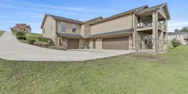 172 Riverbend Dr