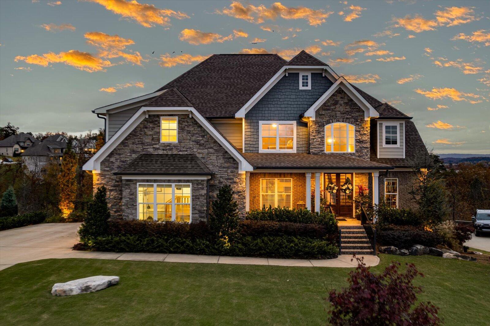 Image 1: 006-5943 Eaglemont Dr twilight-1