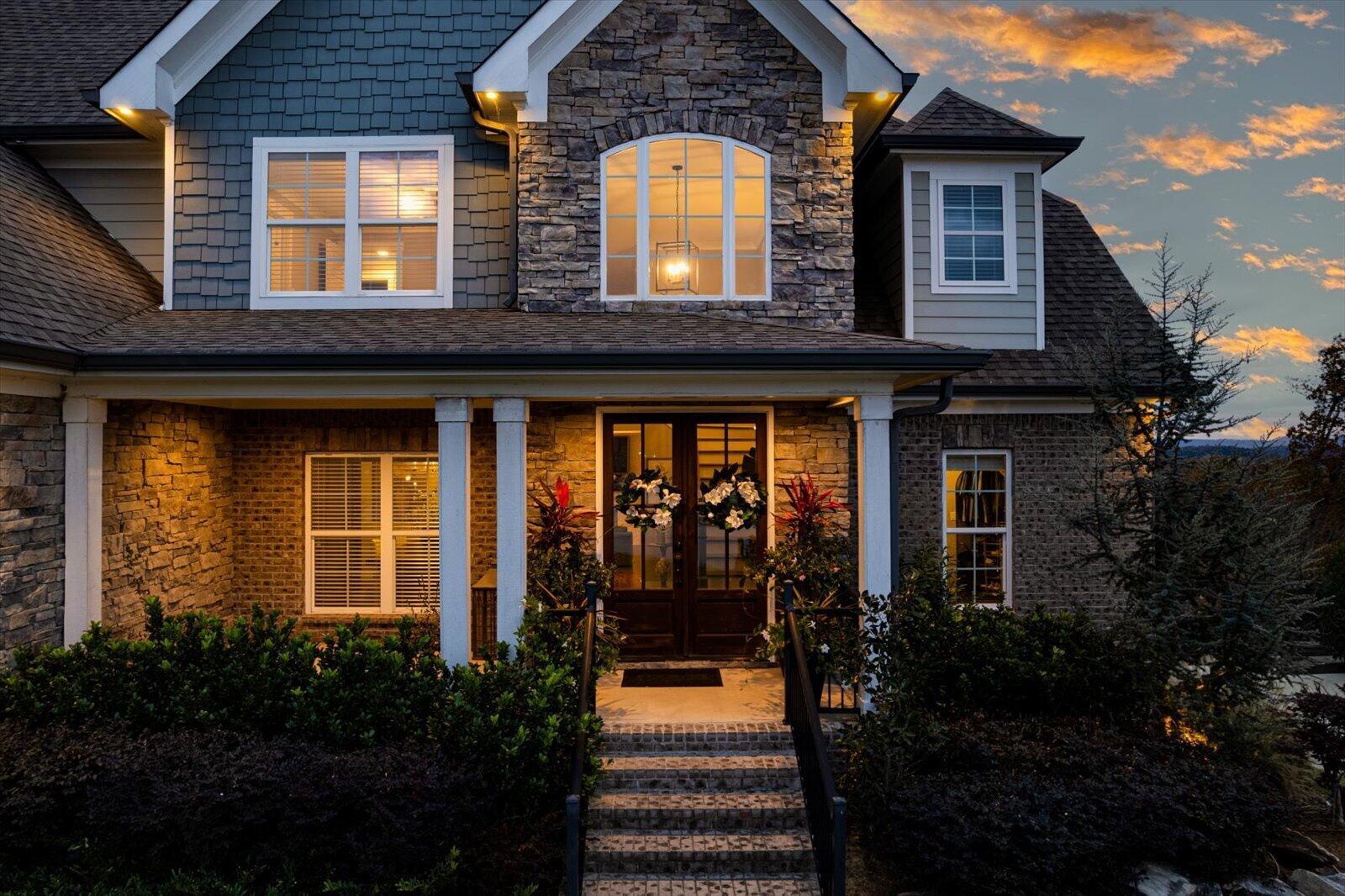 Image 2: 010-5943 Eaglemont Dr twilight-5