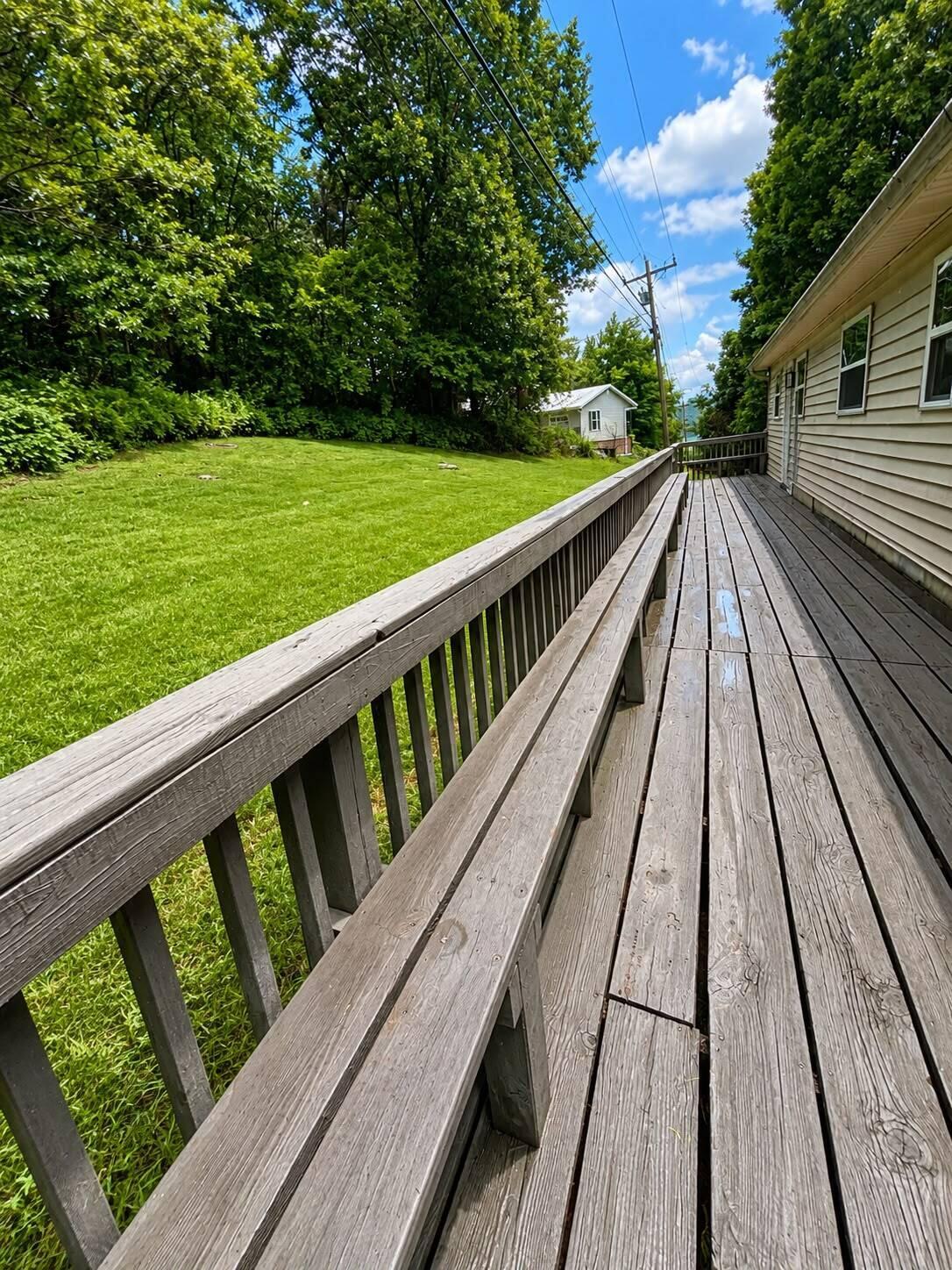 Image 3: Back deck