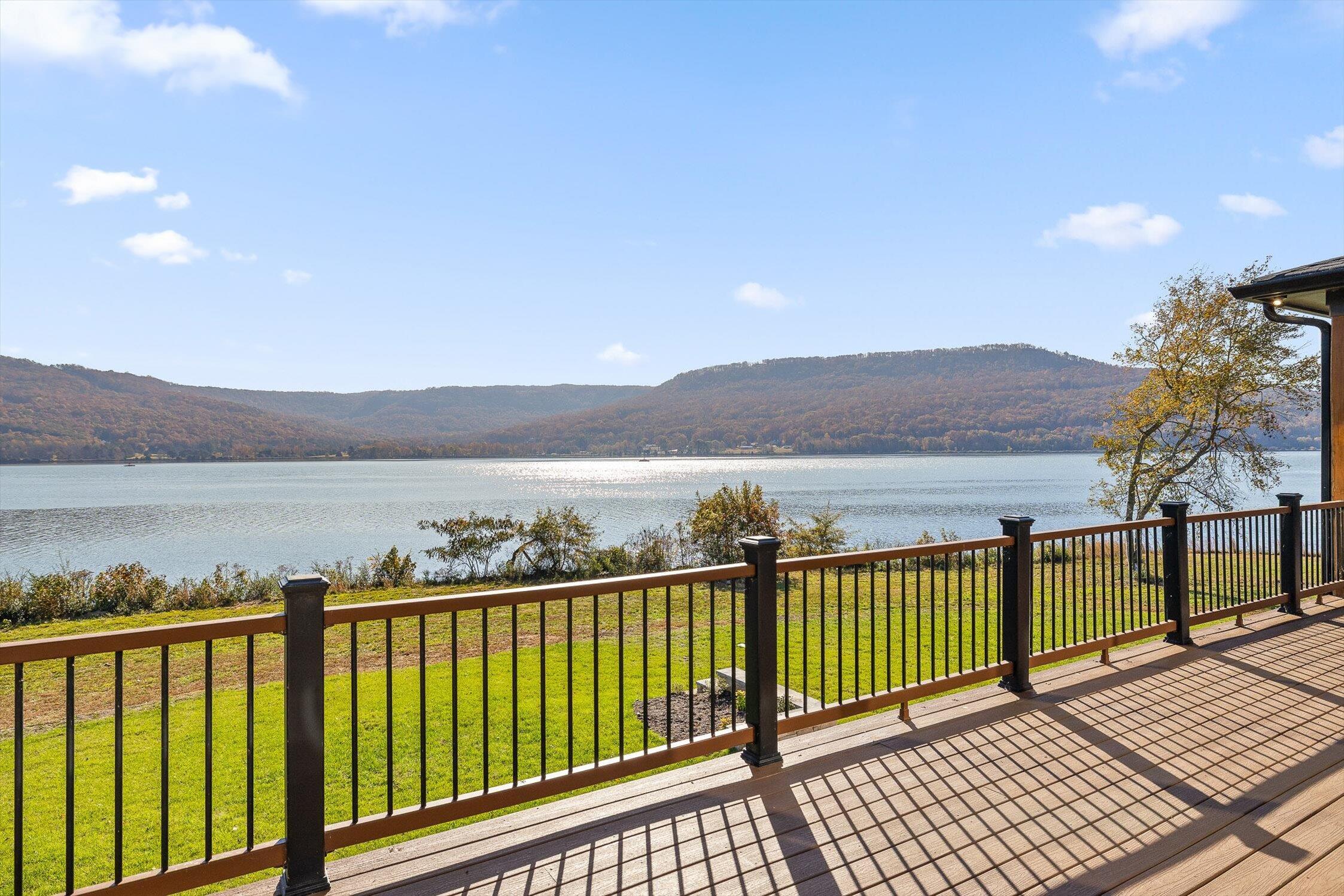 Image 2: 46-Edgewater-45