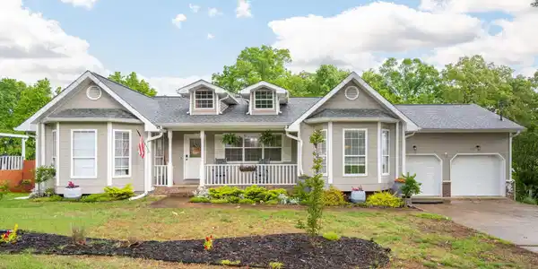 2543 W Wind Drive