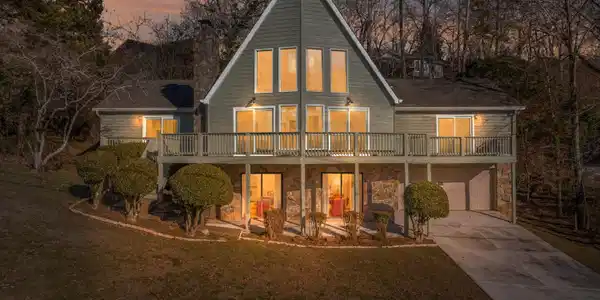 4913 Shoreline Drive