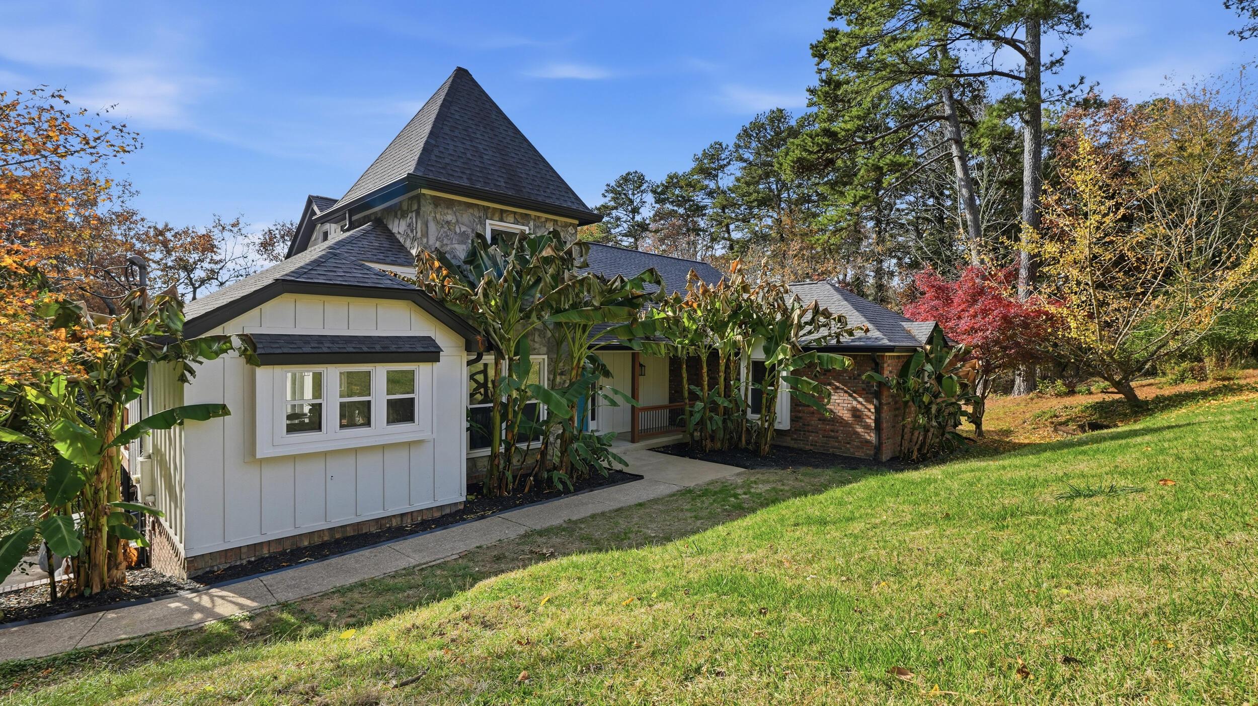 Image 2: 3591 Kings Rd-2