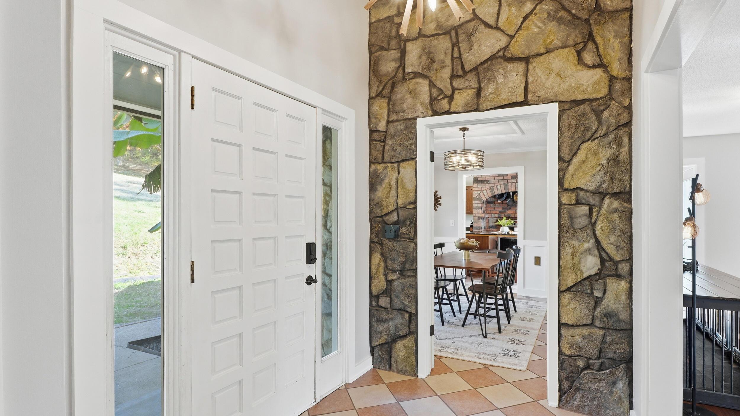 Image 4: 3591 Kings Rd-5