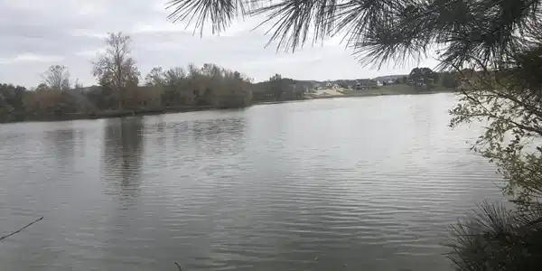 000 Riverbend Dr
