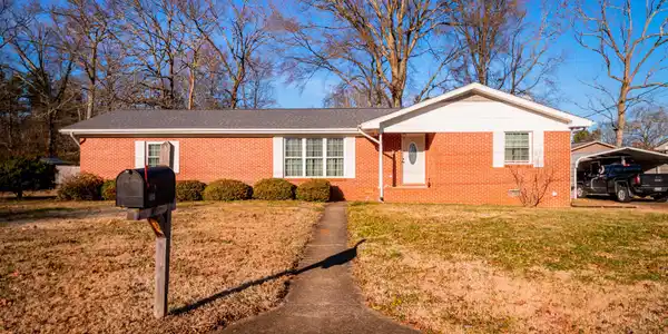 1027 Ambrose Ln