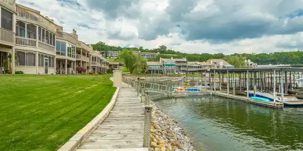 4312 Lakeshore Ln Unit 304