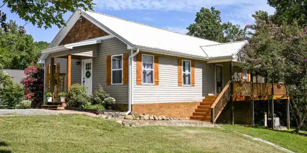 220 Sam Johnson Road NW