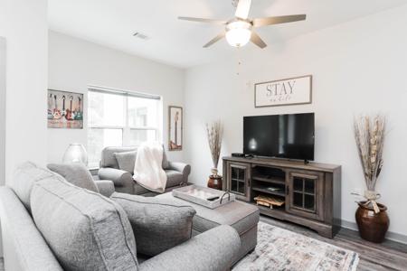 804 Riverfront Parkway