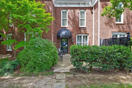 505 Lindsay Court
