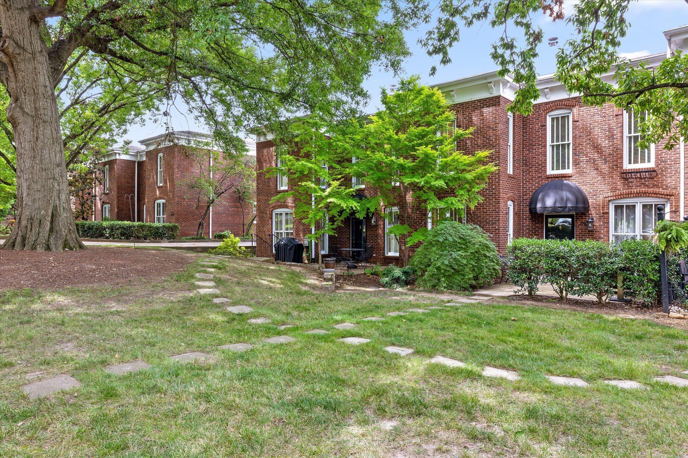 Image 2: 15-505 Lindsay Ct-68