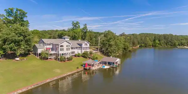 8110 Island Point Dr