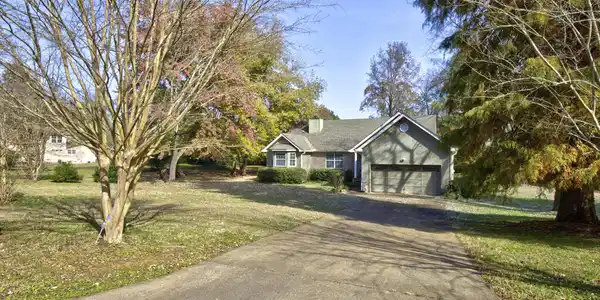 6304 Bay Ln