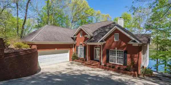 13425 Bellacoola Rd