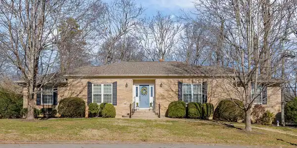 5711 Queen Aire Ln