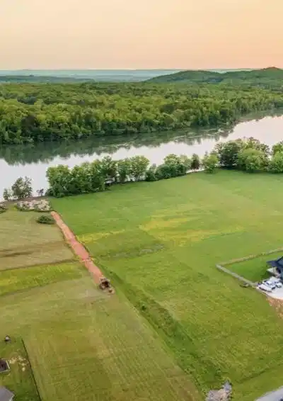 Image 1: LAKEFRONT