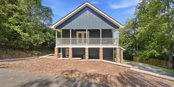 Image 2: 14310 Bluffview Dr-1