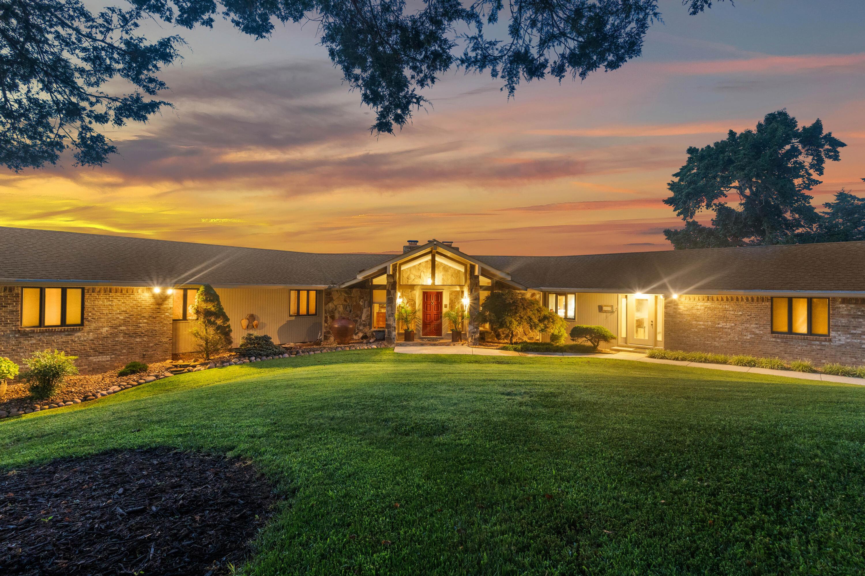 Image 3: 12010 Pine Cove Dr Twilight-1 (1)