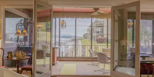 Image 2: 4274 Lakeshore #100 million dollar view