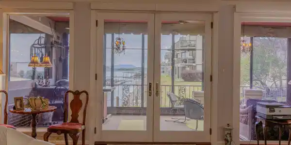 Image 3: 4274 Lakeshore #100 HD-44
