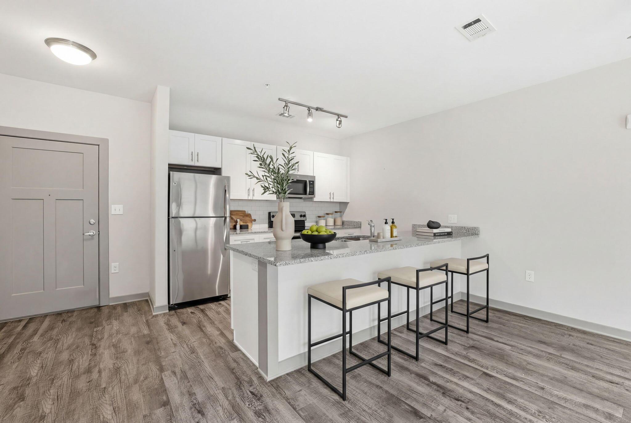 Image 2: 782 Riverfront Pkwy #307