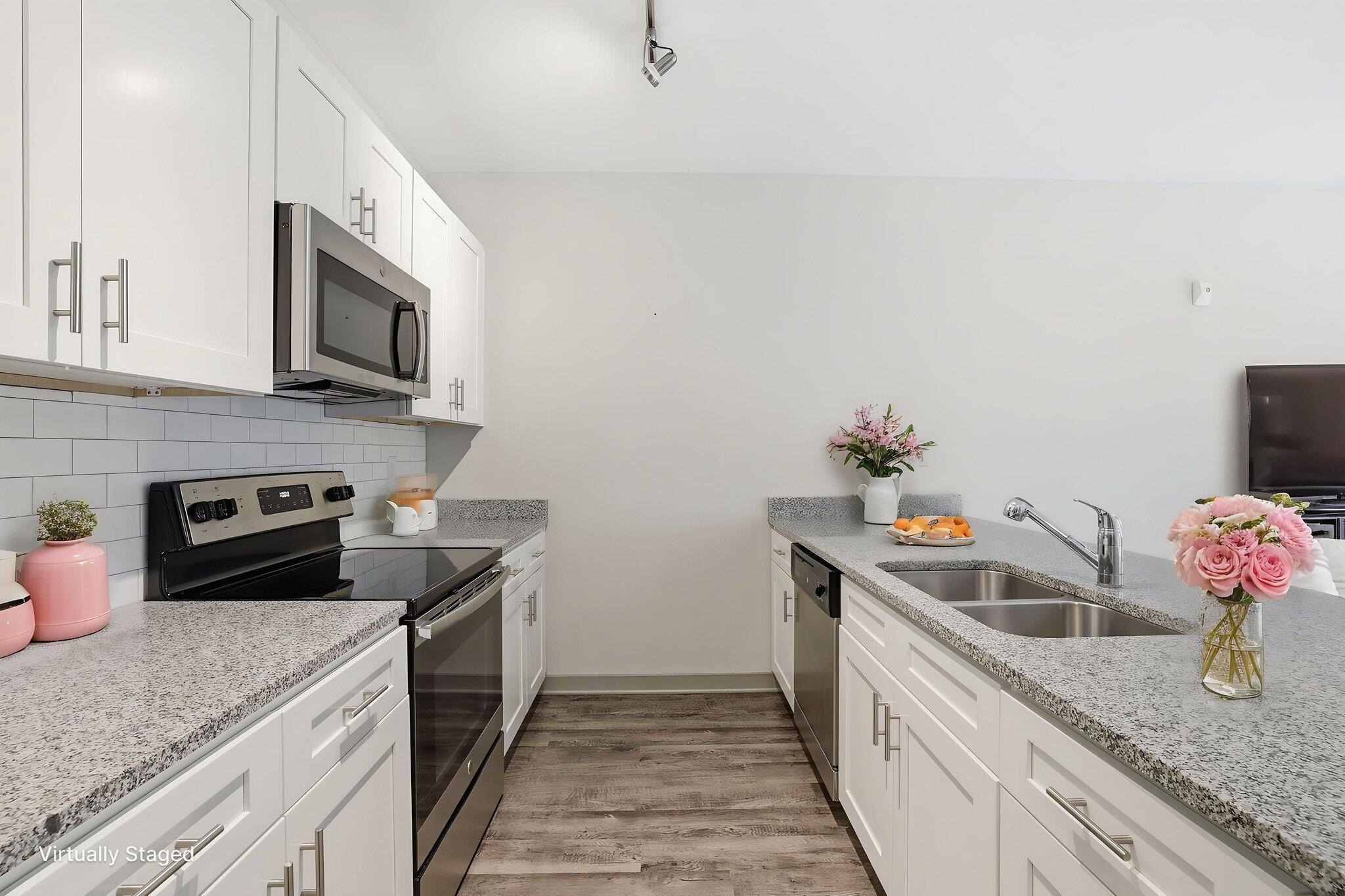 Image 4: 782 Riverfront_kitchen