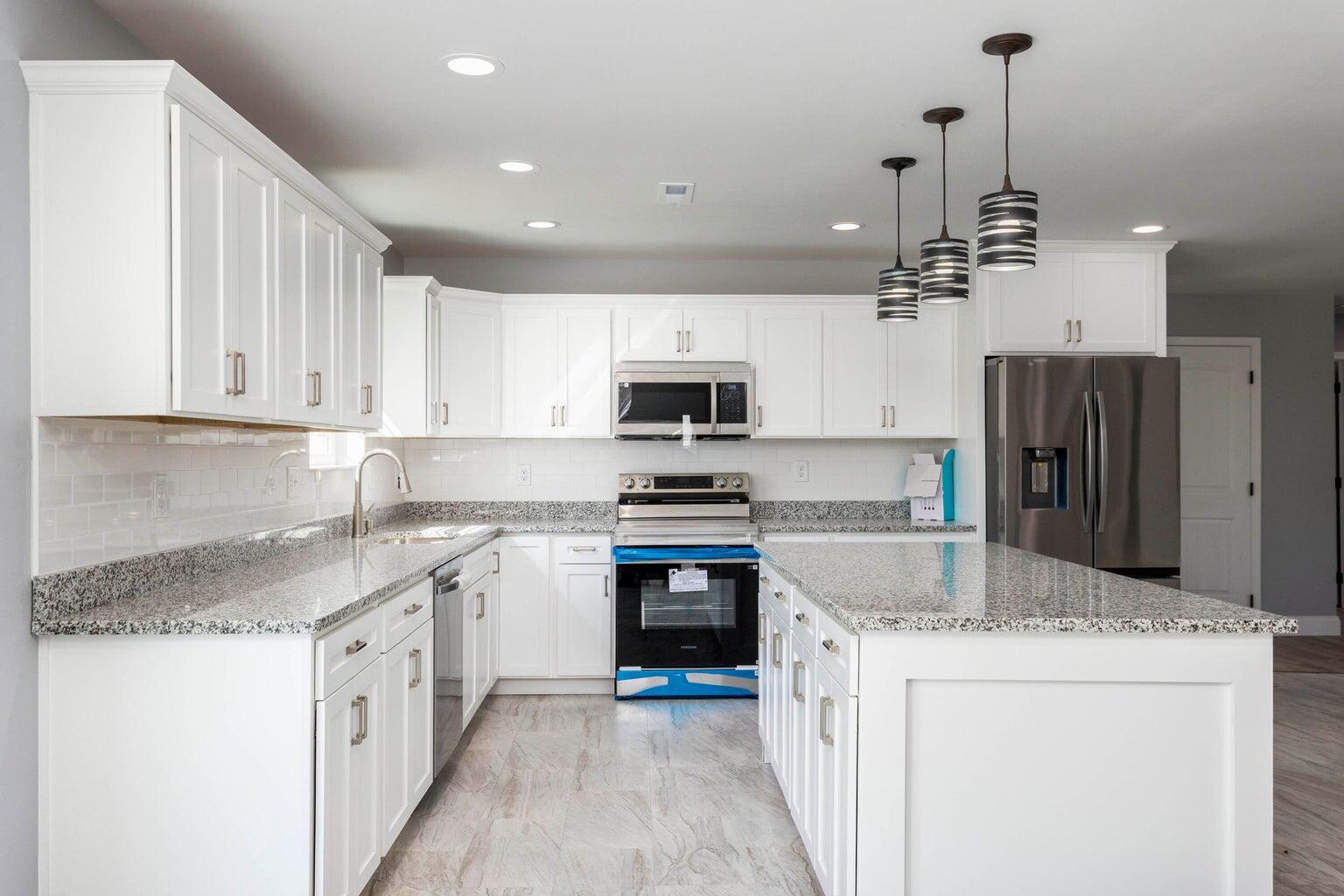 Image 4: Kitchen
