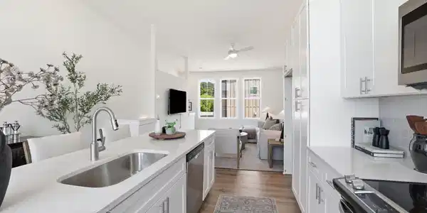 Image 2: Kitchen