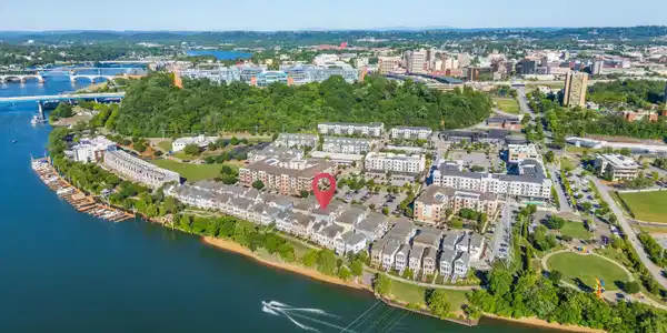 Image 2: 914 Spinnaker Way