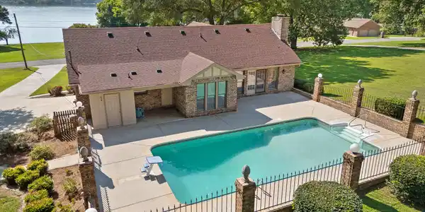 2058 Linwood Circle