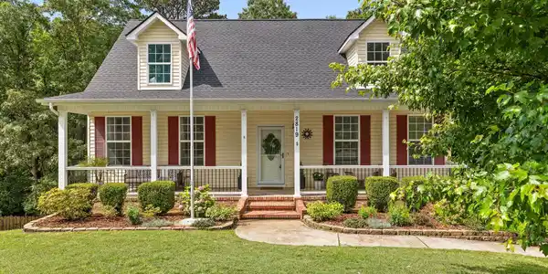 2819 Chimney Lake Circle