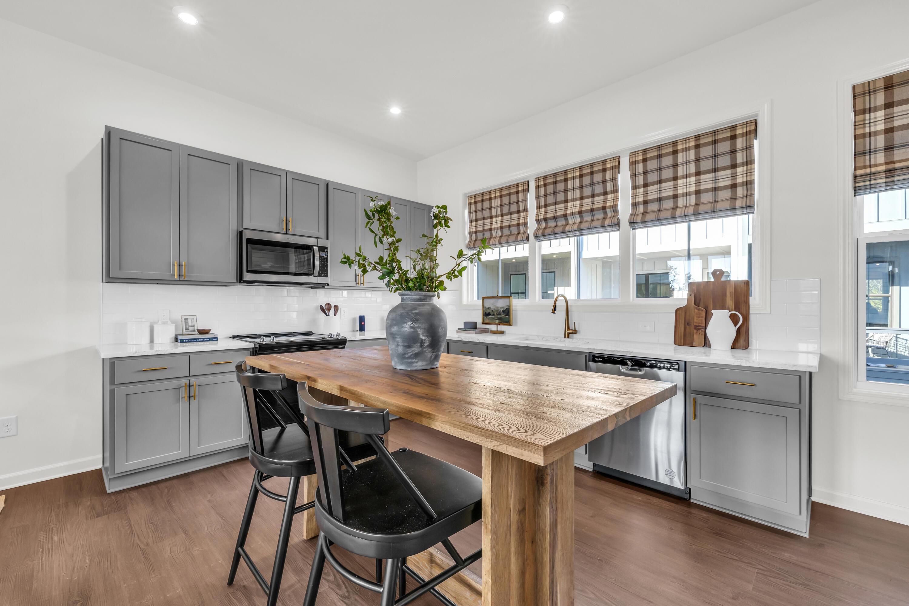 Image 3: Kitchen