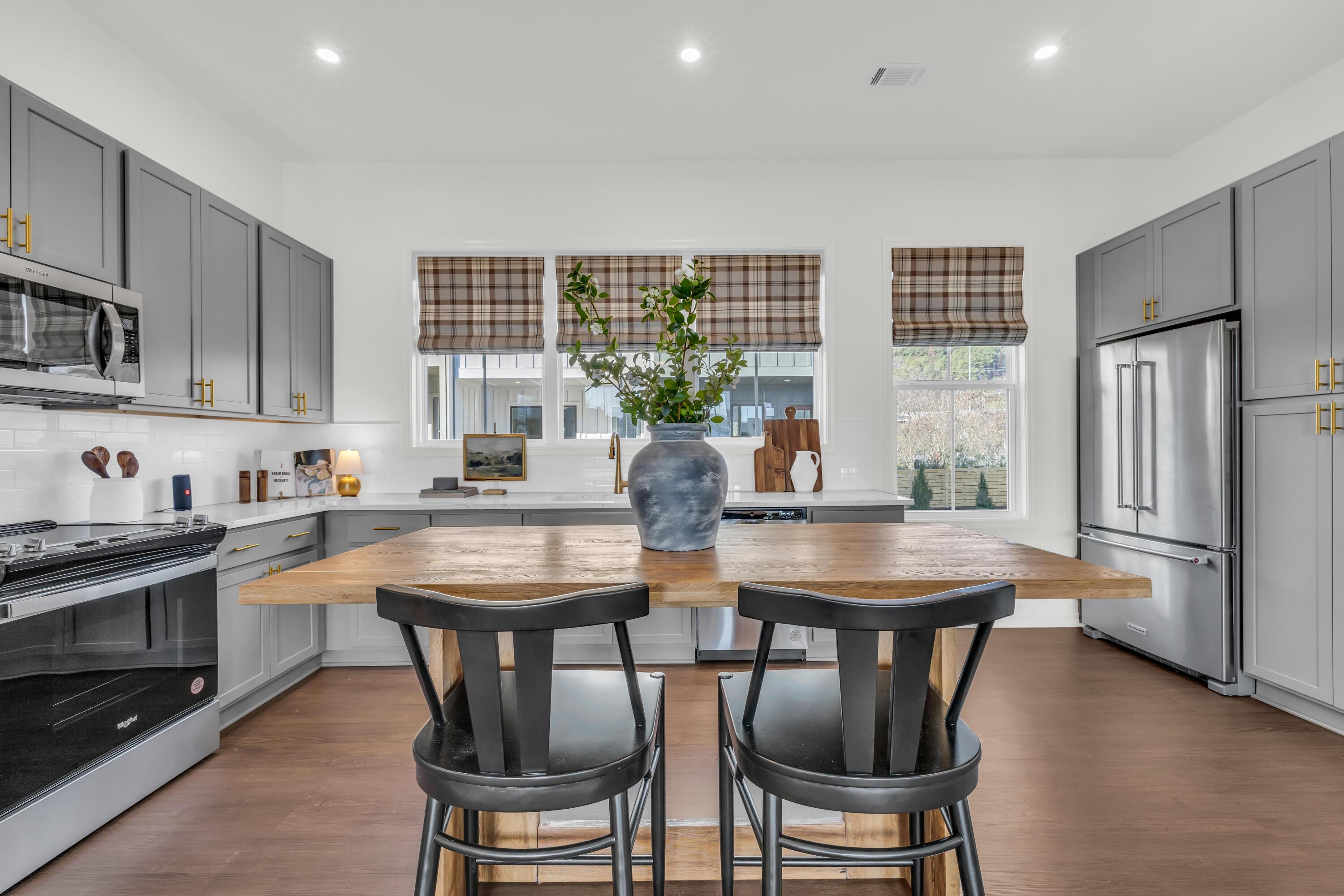 Image 4: Kitchen