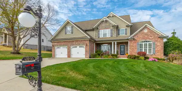 13295 Blakeslee Dr