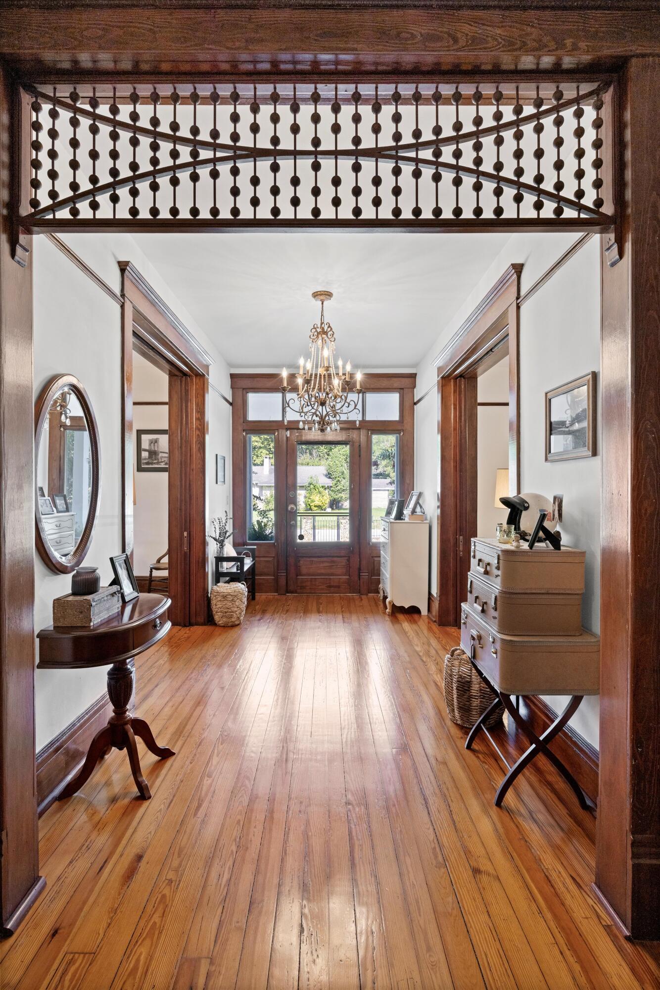 Image 3: Entry way